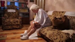 У бабушки 91 год болят ноги