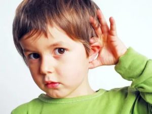 Ребенок плохо слышит