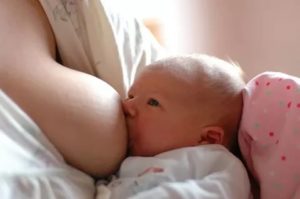 Грудное вскармливание (в одной груди практически нет молока)