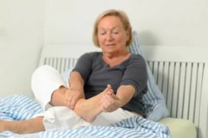 У бабушки 91 год болят ноги