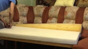 Ребенок съел кусочек дермонтиновой оббивки дивана примерно 1х1.5см