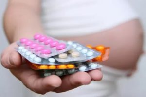 Пила лекарства, в том числе антибиотики, не зная о беременности