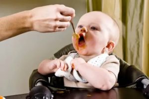 Ребенок часто давится густой едой