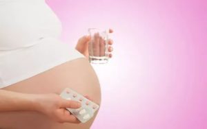 Пила лекарства, в том числе антибиотики, не зная о беременности