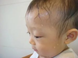 Потеет голова у ребёнка 2 лет